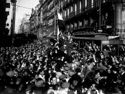 Proclamación de la Segunda República en la Puerta del Sol de Madrid el 14 de abril de 1931.