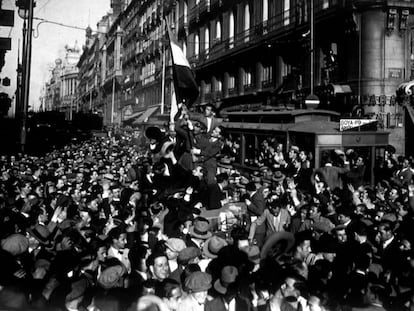 Proclamación de la Segunda República en la Puerta del Sol de Madrid el 14 de abril de 1931.