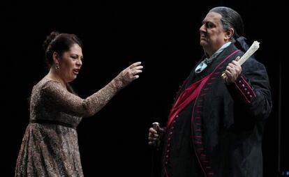 La soprano estadounidense Sondra Radvanovsky y el barítono italiano Ambrogio Maestri.