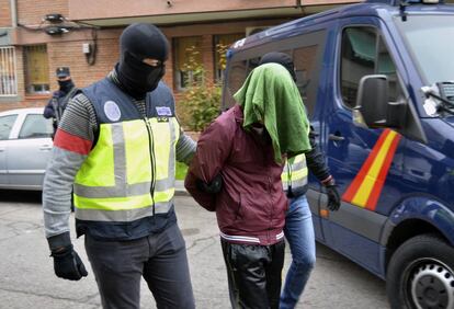 Imagen de archivo de la detención de un supuesto yihadista en Madrid.