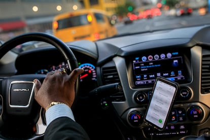 Johan Nijman, conductor de Uber, circula por Nueva York, en agosto de 2018.