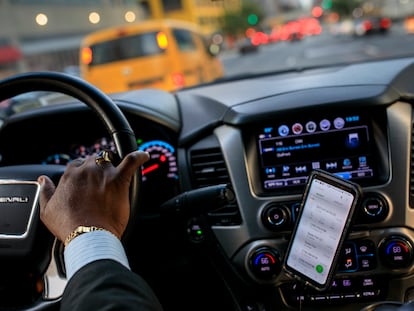Johan Nijman, conductor de Uber, circula por Nueva York, en agosto de 2018.