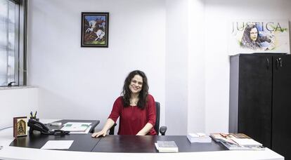 A deputada Janaina Paschoal em seu gabinete na Alesp.