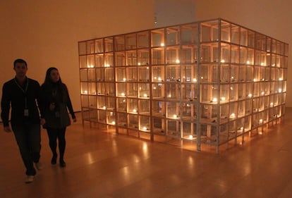 Otra de las grandes instalaciones de la muestra <i>El intervalo luminoso: The D. Daskalopoulos collection</i>, en el Guggenheim hasta el 11 de septiembre, es el gran cubo electrificado de la artista libanesa Mona Hatoum.