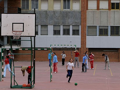 Recreo en el patio del instituto Emilio Prados, de Málaga.