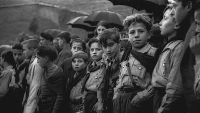 Niños asturianos en la Guerra Civil, en una imagen recogida en la película 'Retaguardia'.