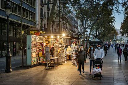 Ambient a la Ramba de Barcelona dilluns.