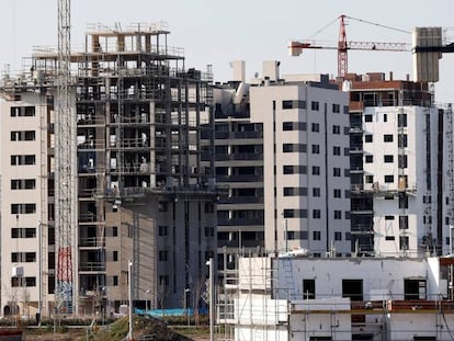 Construcción de edificios de viviendas en Madrid. 