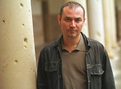 El escritor Xuan Bello, en Oviedo en 2003.