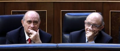 El ministro de Interior, Jorge Fernández Díaz, y el ministro de Hacienda, Cristóbal Montoro.