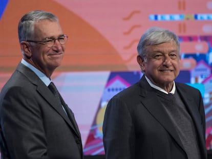 Ricardo Salinas Pliego y Andrés Manuel López Obrador, durante un encuentro en Ciudad de México, el 22 de noviembre de 2018.