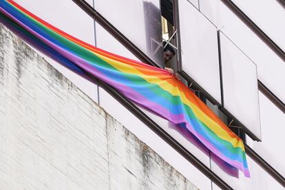 El pacto de Vox y PP en Valladolid quita las banderas arcoíris de los balcones municipales en el día del Orgullo
