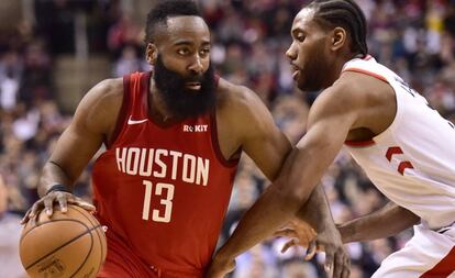 Harden, defendido por Leonard.