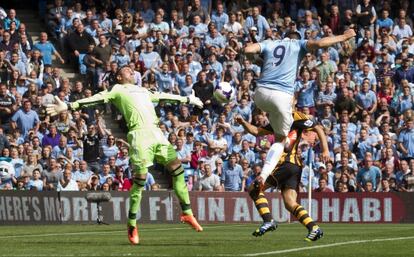 Negredo bate a McGregor, meta del Hull.