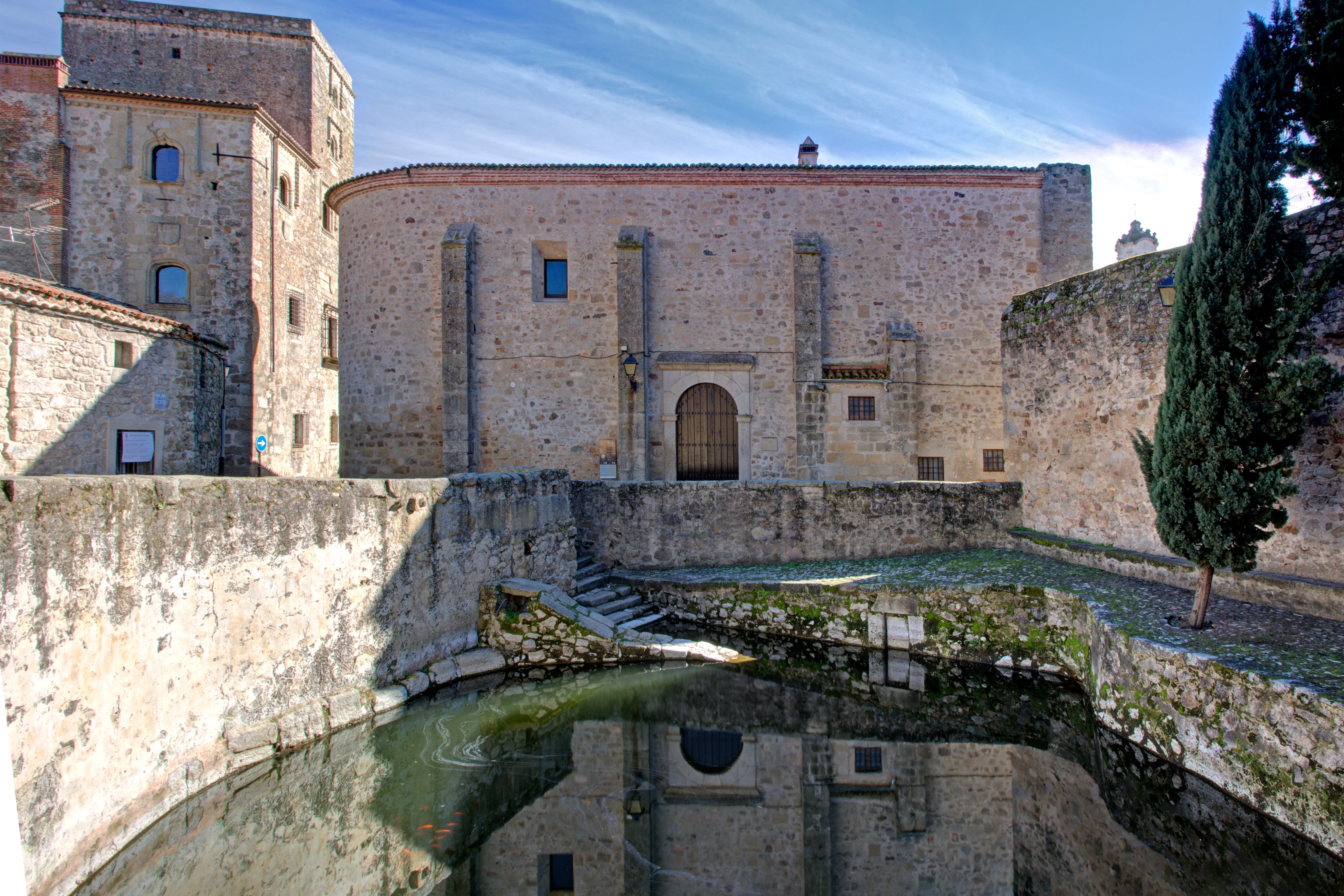 Así es la casa en la que vivió Charlie Watts, batería de The Rolling Stones, y que ahora se vende por 3 millones de euros