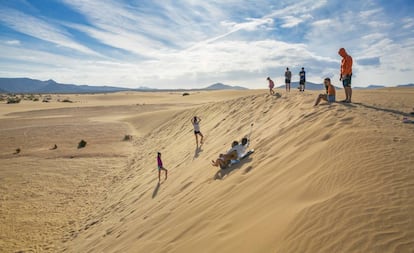 Dunas en el parque natural de Corralejo, al norte de Fuerteventura (Canarias).