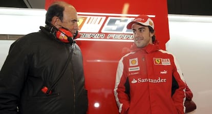 Fernando Alonso com Emilio Botín (presidente do Banco de Santander de 1986-2014) em uma foto de arquivo 2010.