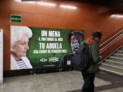 Cartel electoral de Vox en la estación de cercanías de Sol, el 21 de abril, en Madrid.