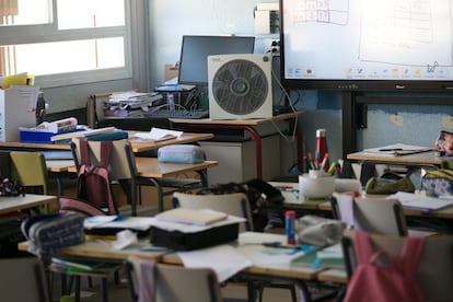 Medidas para combatir el calor en las aulas de un colegio de Madrid.
