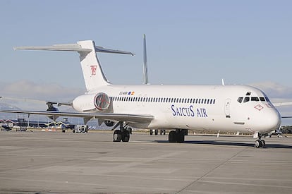 El MD-87, precintado en el aeropuerto de Barajas, en una imagen de archivo.