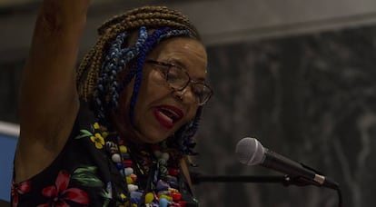 La poeta estadounidense Ntozake Shange en el Festival de la Palabra, San Juan.