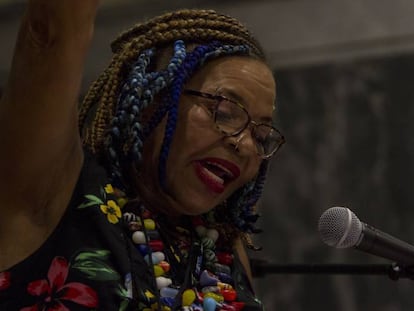 La poeta estadounidense Ntozake Shange en el Festival de la Palabra, San Juan.