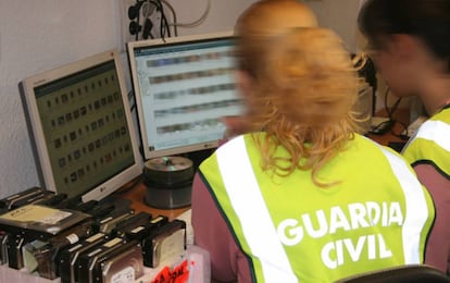 Detingut un italià resident a Espanya per presumptes insults al cap d'Estat i al del Govern espanyol.