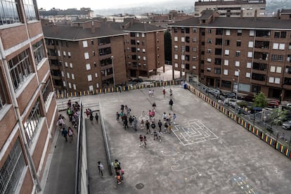 Entrada del alumnado del colegio público Germán Fernández Ramos, el jueves.