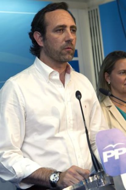 El candidato al Parlamento balear por el PP José Ramón Bauzá, compareció este domingo tas la jornada electoral.