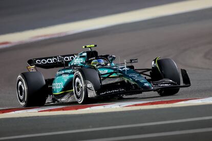 Aston Martin's Spanish driver Fernando Alonso competes during the Bahrain Formula One Grand Prix at the Bahrain International Circuit in Sakhir on March 5, 2023. (Photo by Giuseppe CACACE / AFP)