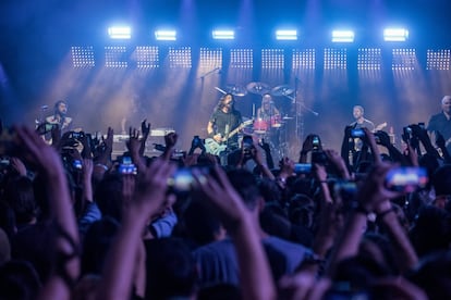 Pocos fueron los que pudieron disfrutar del sonido en directo de los Foo Fighters ayer en Barcelona.