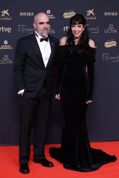 Luis Tosar, nominado a mejor actor de reparto por 'La infiltrada', acudió vestido de Armani junto a su pareja, la actriz chilena María Luisa Mayol, de negro con una creación de Michael Costello y joyas de Cartier.