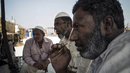 Yunus Suleman Gadh y otros pescadores de Kutadi Bandar comentan cómo la planta de Tata ha perjudicado su forma de vida y su salud.