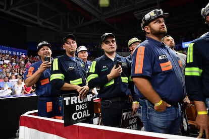 Votantes de Trump en Virginia apoyando la industria del carbón en 2018.