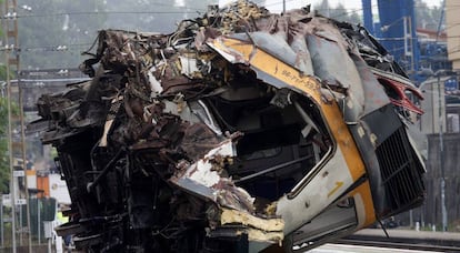 The wreck of the train involved in the accident in O Porriño.