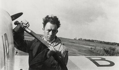  Albert Camus, durante un viaje a Inglaterra en 1948.