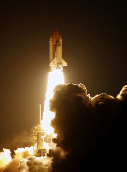 El transbordador espacial &#39;Discovery&#39; en la plataforma de lanzamiento 39B en el Centro Espacial Kennedy.