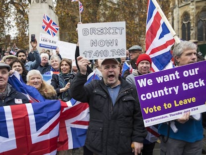 Manifestantes a favor del &quot;Brexit&quot; por las calles de Londres en noviembre de 2016.