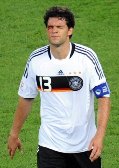 Ballack, durante un partido con la selección alemana.