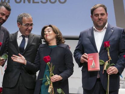 Vila, Tixis, S&aacute;enz i Junqueras, en la presentaci&oacute;  de l&#039;acte.