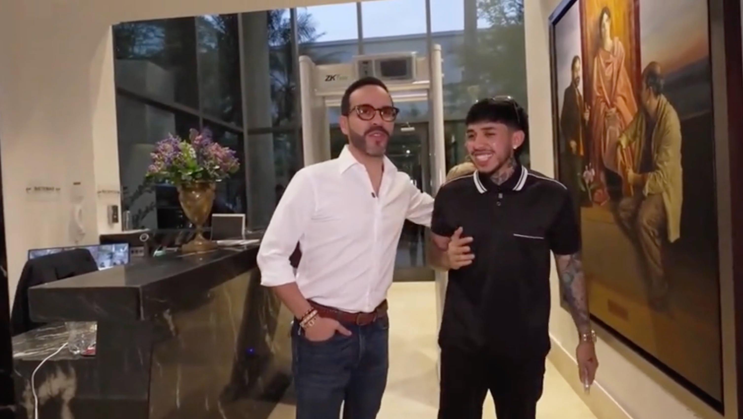 Abelardo de la Espriella cierra su campaña en una entrevista con Westcol: “Quien demuestre la idoneidad física y psicológica podrá portar un arma en la era del tigre”