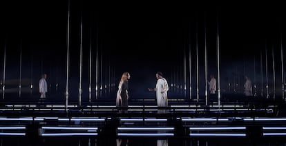 Una escena de la obra 'Terra baixa (Reconstrucció d'un crim)', en el Teatre Nacional de Catalunya (Barcelona).