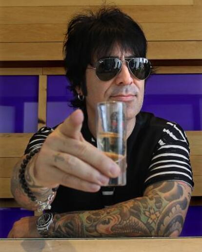 El bateria de Maná, Álex González, antes de la entrevista.