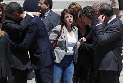 Adriana Lastra (centro), vicesecretaria general del PSOE, tras la despedia del féretro de Alfredo Pérez Rubalcaba, este sábado en el Congreso. 