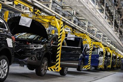 Una línea de montaje en la fábrica de Renault en Palencia.