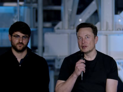 El empresario Elon Musk responde a una pregunta durante la sesión de preguntas y respuestas del Día del Inversor de Tesla.