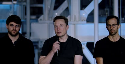 El empresario Elon Musk responde a una pregunta durante la sesión de preguntas y respuestas del Día del Inversor de Tesla.