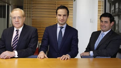 Desde la izquierda, Allen Sanginés Krause, Jerónimo Bremer y Borja Escalada, socios de BK Partners.