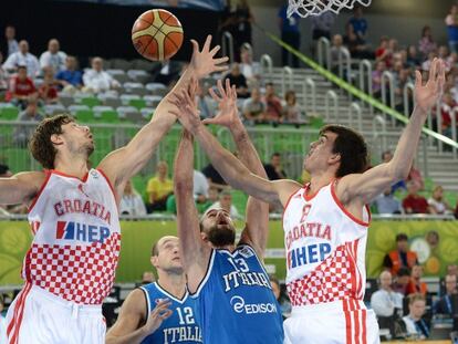 Tomic y Saric taponan a Datome.