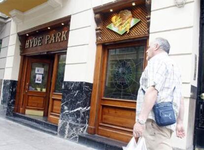 Vista exterior del Hyde Park, el bar que fue atracado la madrugada del pasado domingo.